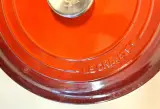 Rode Le Creuset braadpan gietijzer 28 cm – foto 5 – kavel bij De Kringwinkel, Aalst