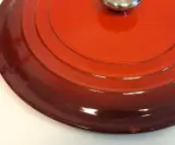 Rode Le Creuset braadpan gietijzer 28 cm – foto 9 – kavel bij De Kringwinkel, Aalst