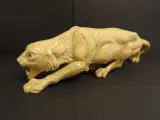 Handgesneden spekstenen tijger/leeuwin sculptuur – foto 3 – kavel bij De Kringwinkel, Leopoldsburg