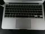 Apple MacBook Air 11,6" A1465 (EMC 2631) Laptop – foto 3 – kavel bij De Kringwinkel, Heverlee