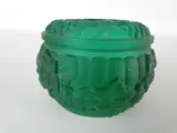 Groene glazen sierpot met deksel en reliëfdecoratie – foto 3 – kavel bij De Kringwinkel, Heverlee