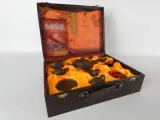 Chinese Yixing Zisha theeset in kofferset – kavel bij De Kringwinkel, Heverlee