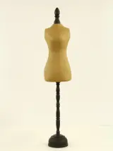 Set van 2 decoratieve mini-paspoppen / juwelenhouders – foto 3 – kavel bij De Kringwinkel, Antwerpen
