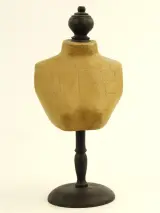 Set van 2 decoratieve mini-paspoppen / juwelenhouders – foto 6 – kavel bij De Kringwinkel, Antwerpen