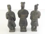 Set van 3 decoratieve Chinese terracottakrijgers – foto 2 – kavel bij De Kringwinkel, Heverlee