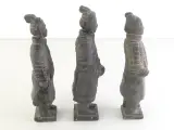 Set van 3 decoratieve Chinese terracottakrijgers – foto 3 – kavel bij De Kringwinkel, Heverlee