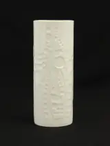 Gerold Porzellan Bavaria witte reliëfvaas – kavel bij De Kringwinkel, Antwerpen