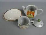 "Tea for Grandma" theeservies met kop, schotel en theepot – foto 3 – kavel bij De Kringwinkel, Diest