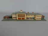 Gedetailleerd model van een historisch treinstation – kavel bij De Kringwinkel, Diest
