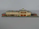 Gedetailleerd model van een historisch treinstation – foto 2 – kavel bij De Kringwinkel, Diest