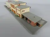 Gedetailleerd model van een historisch treinstation – foto 5 – kavel bij De Kringwinkel, Diest