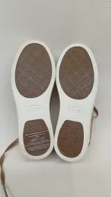 Bruine suède sneakers UGG – foto 2 – kavel bij De Kringwinkel, Zottegem