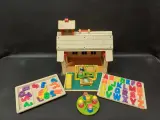 Fisher-Price Schoolgebouw uit 1971 – kavel bij De Kringwinkel, Ninove