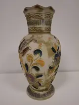 Decoratieve West-Duitse keramische vaas met bloemmotief – foto 2 – kavel bij De Kringwinkel, Ronse