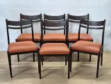 Set van 6 vintage Mid-Century eetkamerstoelen - donker hout & cognackleurige zitting – kavel bij De Kringwinkel, Gent