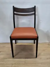 Set van 6 vintage Mid-Century eetkamerstoelen - donker hout & cognackleurige zitting – foto 6 – kavel bij De Kringwinkel, Gent
