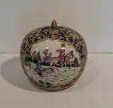 Decoratieve Chinese porseleinen pot met deksel – kavel bij De Kringwinkel, Liedekerke