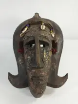 Lot van 3 Afrikaanse houten maskers – foto 2 – kavel bij De Kringwinkel, Turnhout