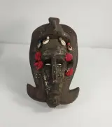 Lot van 3 Afrikaanse houten maskers – foto 4 – kavel bij De Kringwinkel, Turnhout