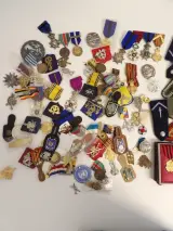 Grote verzameling militaire insignes, schouderstukken en mouwemblemen – foto 5 – kavel bij De Kringwinkel, Leopoldsburg