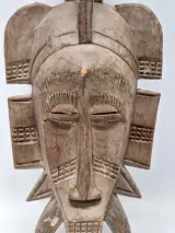 Set van twee handgesneden houten wandmaskers uit Afrika en Mexico – foto 4 – kavel bij De Kringwinkel, Gent