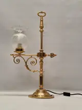 Vintage Massive tafellamp - Messing studentenlamp met gedecoreerde glazen kap, jaren ’70/’80 – foto 2 – kavel bij De Kringwinkel, Gent