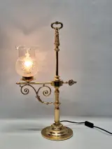 Vintage Massive tafellamp - Messing studentenlamp met gedecoreerde glazen kap, jaren ’70/’80 – foto 3 – kavel bij De Kringwinkel, Gent