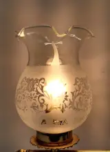 Vintage Massive tafellamp - Messing studentenlamp met gedecoreerde glazen kap, jaren ’70/’80 – foto 6 – kavel bij De Kringwinkel, Gent
