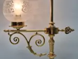 Vintage Massive tafellamp - Messing studentenlamp met gedecoreerde glazen kap, jaren ’70/’80 – foto 7 – kavel bij De Kringwinkel, Gent