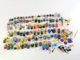 Lot van verschillende LEGO minifiguren en accessoires – kavel bij De Kringwinkel, Heverlee