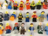 Lot van verschillende LEGO minifiguren en accessoires – foto 6 – kavel bij De Kringwinkel, Heverlee