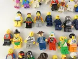 Lot van verschillende LEGO minifiguren en accessoires – foto 7 – kavel bij De Kringwinkel, Heverlee