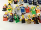 Lot van verschillende LEGO minifiguren en accessoires – foto 8 – kavel bij De Kringwinkel, Heverlee