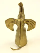 Vintage messing olifant beeldje – zittende olifant met opgeheven slurf – foto 6 – kavel bij De Kringwinkel, Antwerpen