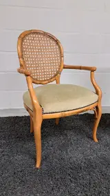 Set van 2 vintage rotan stoelen met armleuning – foto 3 – kavel bij De Kringwinkel, Turnhout