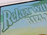 Vintage RIZLA+ reclameposter en RIZLA sigarettenrolbakje – foto 2 – kavel bij De Kringwinkel, Heverlee