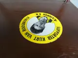 Houten kinderstoel met supporterssticker – foto 6 – kavel bij De Kringwinkel, Diest