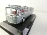 Verzameling schaalmodellen – klassieke auto’s, bussen en Volkswagen-diorama – foto 7 – kavel bij De Kringwinkel, Heverlee