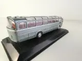 Verzameling schaalmodellen – klassieke auto’s, bussen en Volkswagen-diorama – foto 8 – kavel bij De Kringwinkel, Heverlee