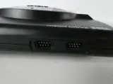 Sega Mega Drive 16-Bit – console met controller, kabels en gamecartridge – foto 6 – kavel bij De Kringwinkel, Heverlee