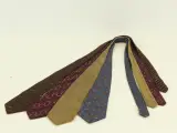 Lot van 4 vintage zijden designerstropdassen - Yves Saint Laurent, Christian Dior, Valentino & Lanvin – foto 2 – kavel bij De Kringwinkel, Antwerpen