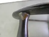 Halfovale salontafel met een houten frame en een glazen blad – foto 4 – kavel bij De Kringwinkel, Heverlee