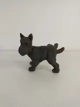 Beeldje van een hond in gietijzer – kavel bij De Kringwinkel, Turnhout