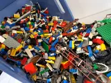 Grote verzameling lego bouwstenen en onderdelen in 2 bakken – foto 2 – kavel bij De Kringwinkel, Turnhout