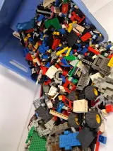 Grote verzameling lego bouwstenen en onderdelen in 2 bakken – foto 3 – kavel bij De Kringwinkel, Turnhout