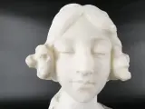 Decoratieve art-nouveaubuste van een jong meisje, V. Vaerenbergh – foto 2 – kavel bij De Kringwinkel, Heverlee