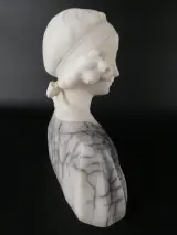 Decoratieve art-nouveaubuste van een jong meisje, V. Vaerenbergh – foto 7 – kavel bij De Kringwinkel, Heverlee