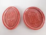 Set van 12 decoratieve reliëfplaquettes of zegelreproducties – foto 2 – kavel bij De Kringwinkel, Heverlee