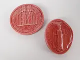 Set van 12 decoratieve reliëfplaquettes of zegelreproducties – foto 4 – kavel bij De Kringwinkel, Heverlee