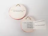 Set van 12 decoratieve reliëfplaquettes of zegelreproducties – foto 7 – kavel bij De Kringwinkel, Heverlee